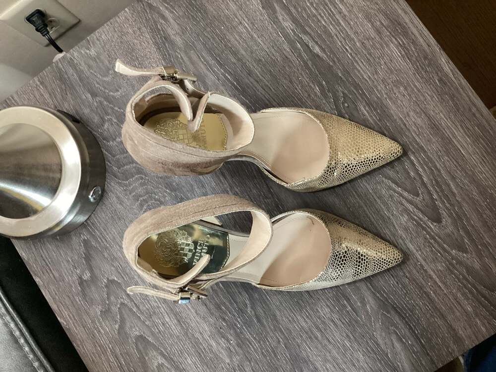 Vince Camuto Gigia Pointed Toe Ankle Strap Pumps Size 8M